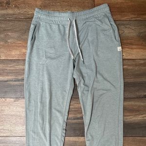 Women’s Vuori Performance Joggers in Sage Heather